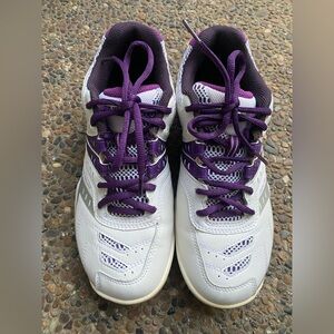 Yonex women’s badminton shoes